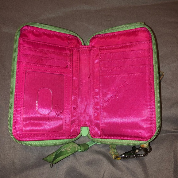 3/$20 Vera Bradley wristlet - Picture 3 of 5